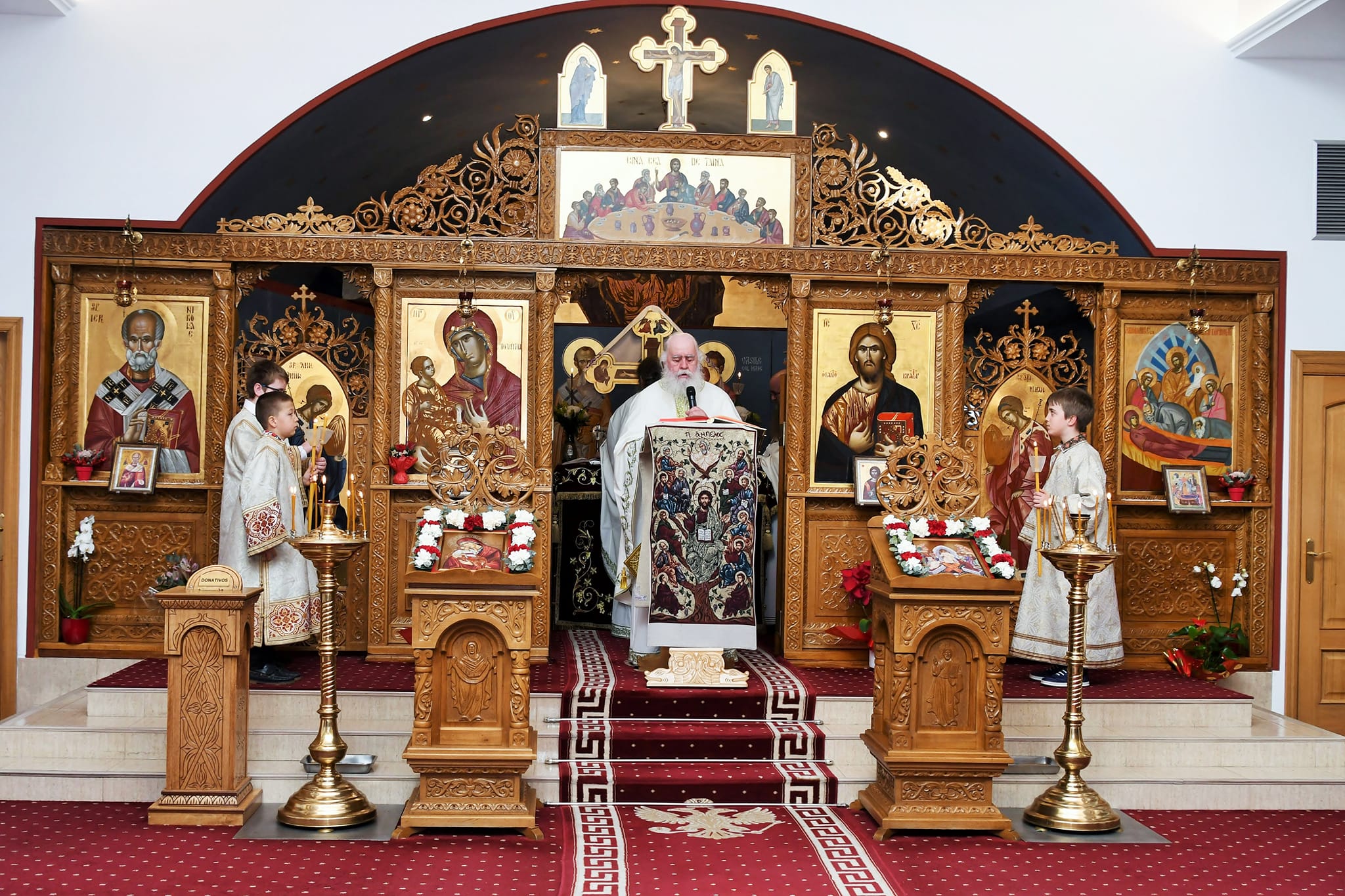 Puede ser una imagen de una persona y texto